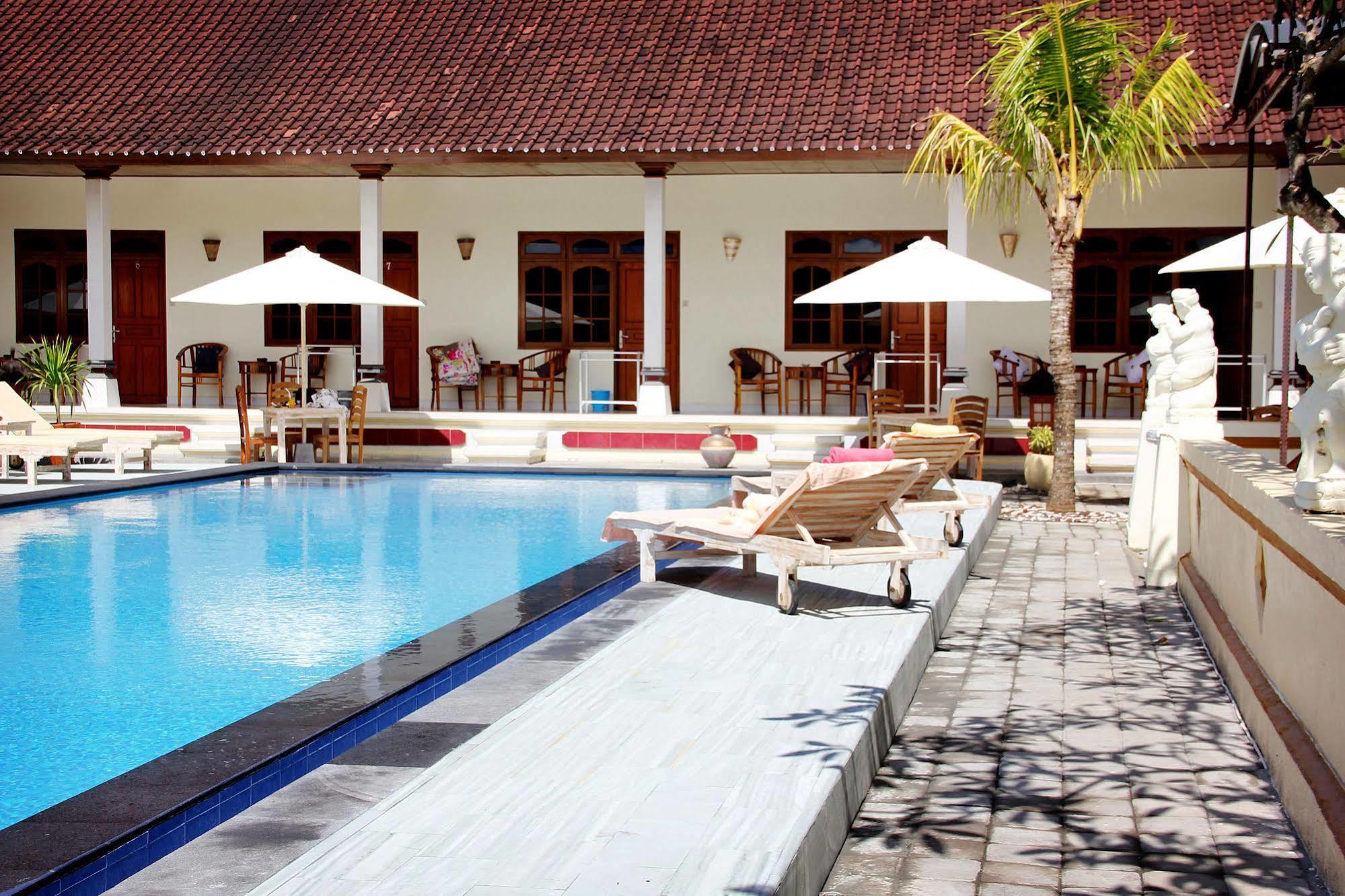 Warung Coco Hostel Kuta  Exterior photo