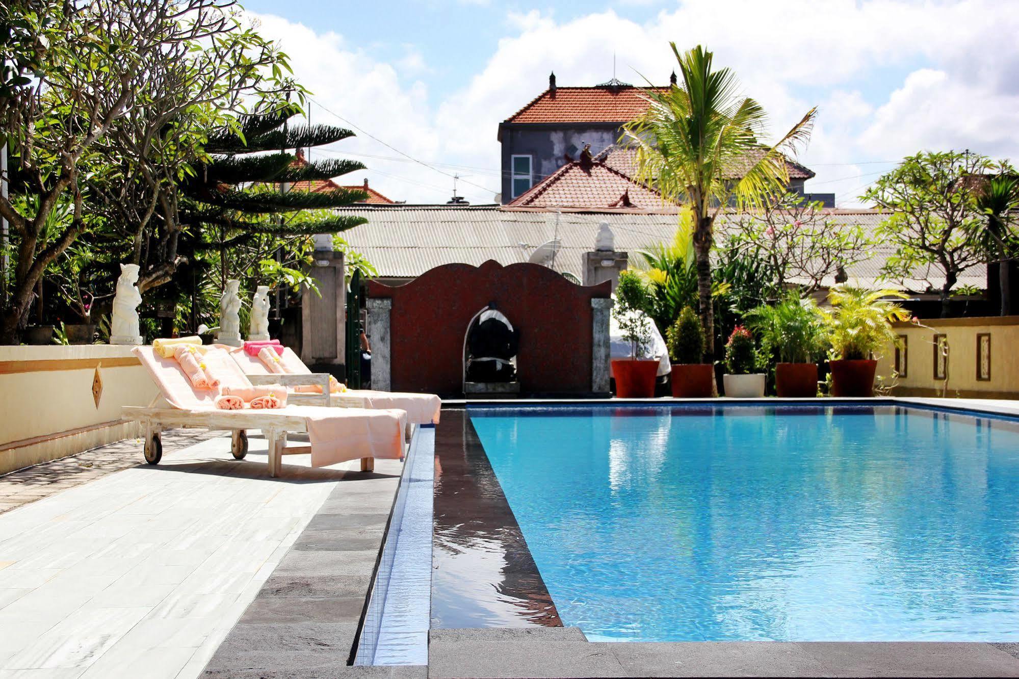Warung Coco Hostel Kuta  Exterior photo