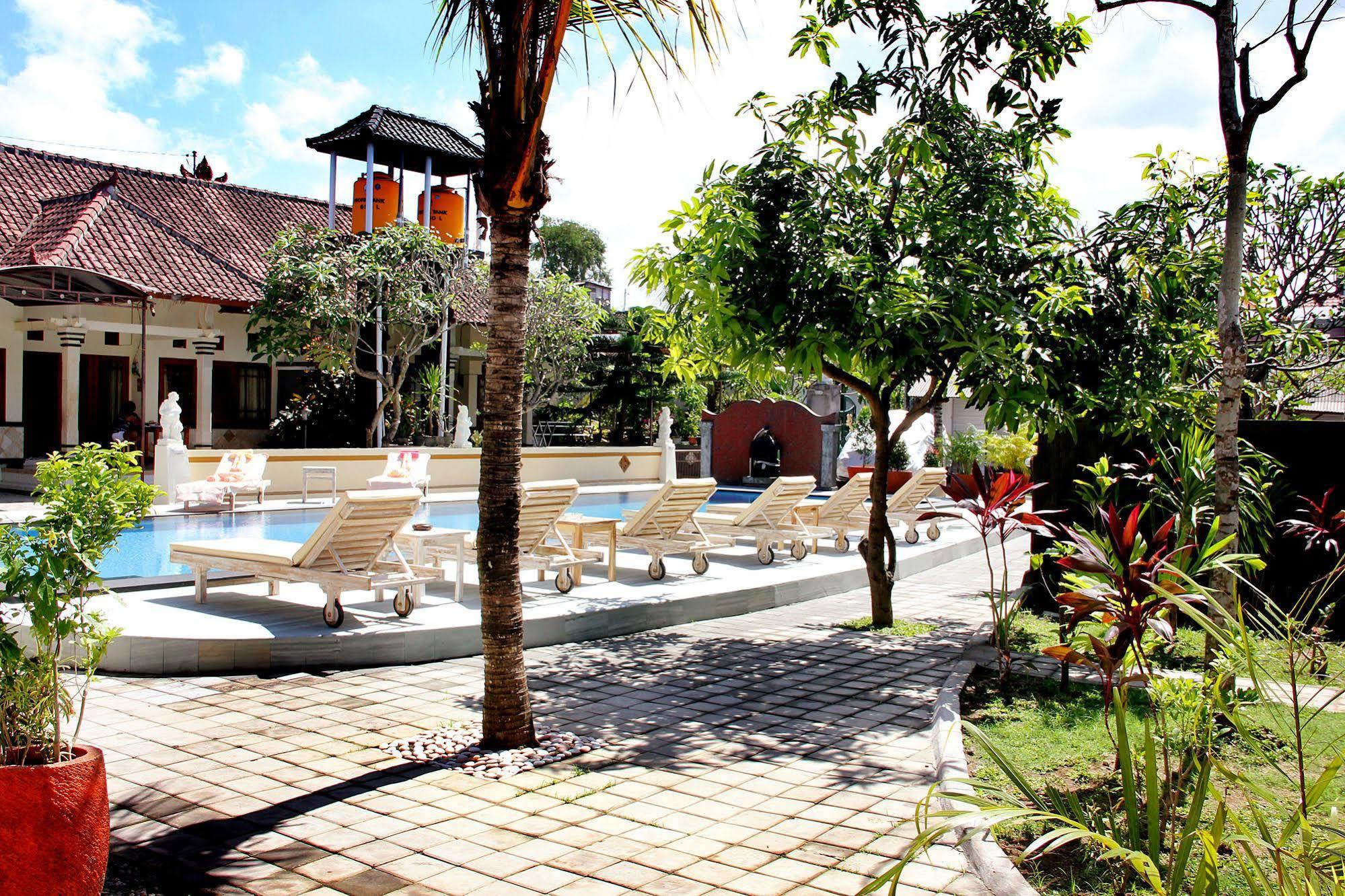 Warung Coco Hostel Kuta  Exterior photo