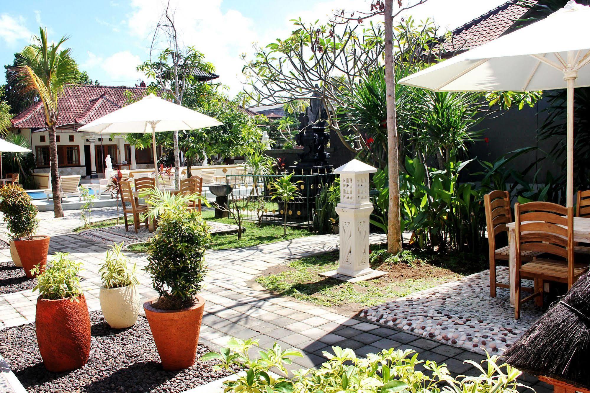 Warung Coco Hostel Kuta  Exterior photo